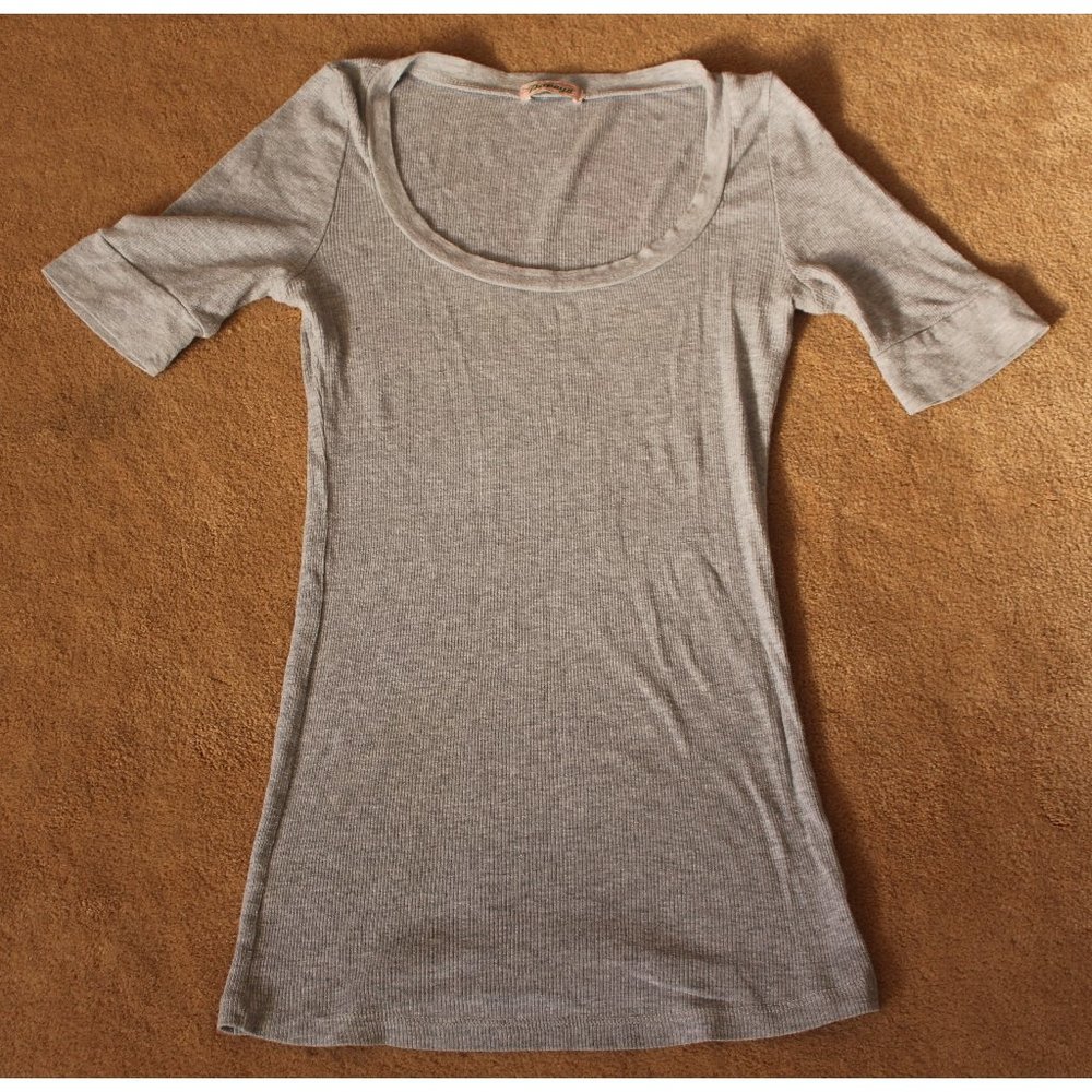 "Papaya" grey top